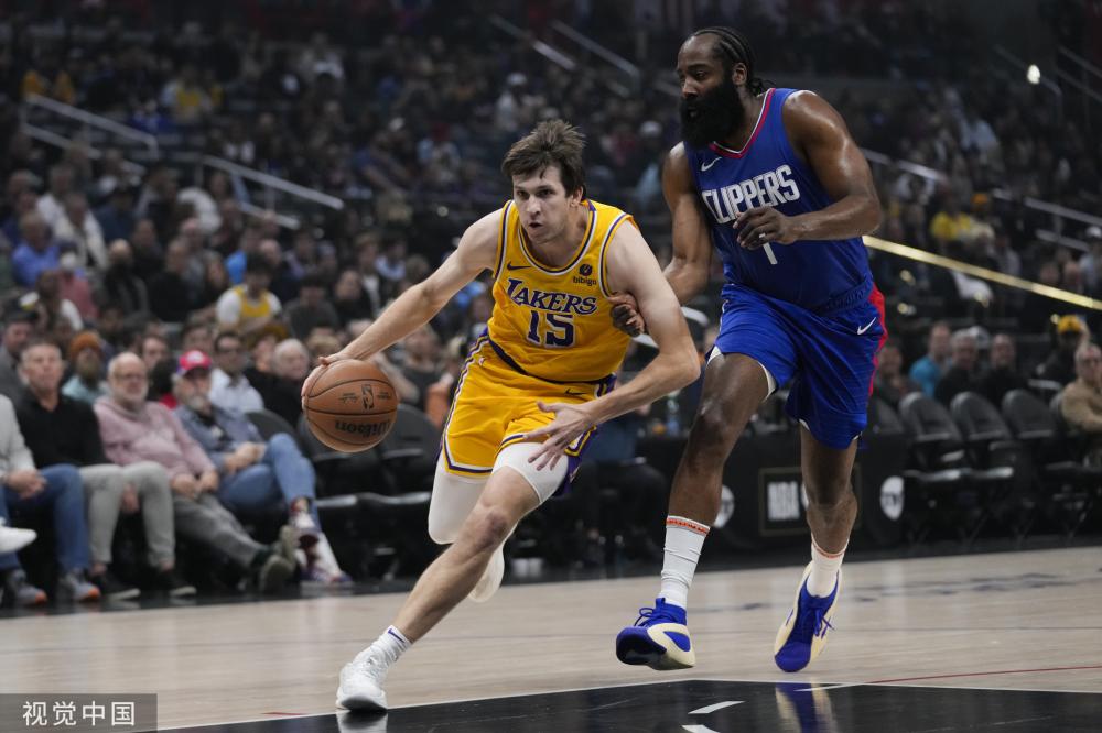 在这位年轻 在这位年轻